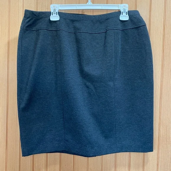 Ellen Tracy Charcoal Pencil Skirt - Picture 2 of 8